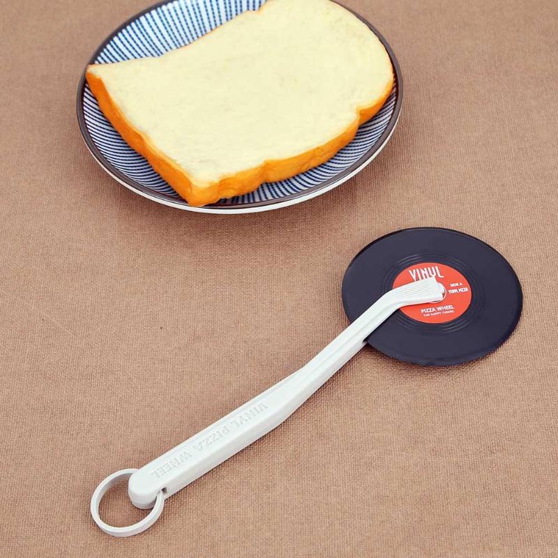 1Pc Retro CD Record Design Vinyl Pizza Round Wheel Cutter Cake Pastry Knife Kitchen Gadget Useful Creative Kitchen Gadgets - ebowsos